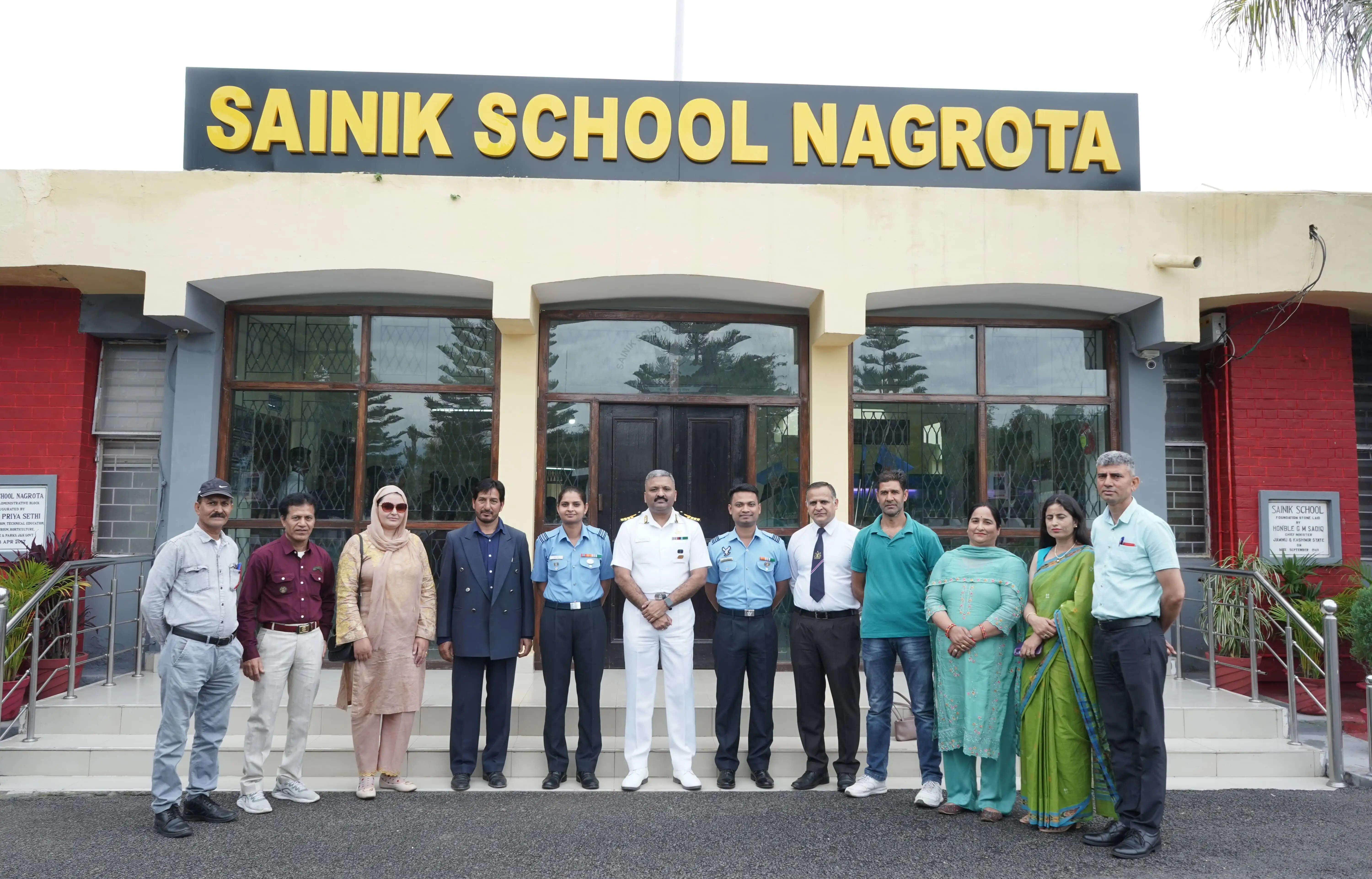 सैनिक स्कूल नगरोटा में इन्वेस्टिचर सेरेमनी, एनडीए चयनित कैडेट्स के अभिभावकों का सम्मान