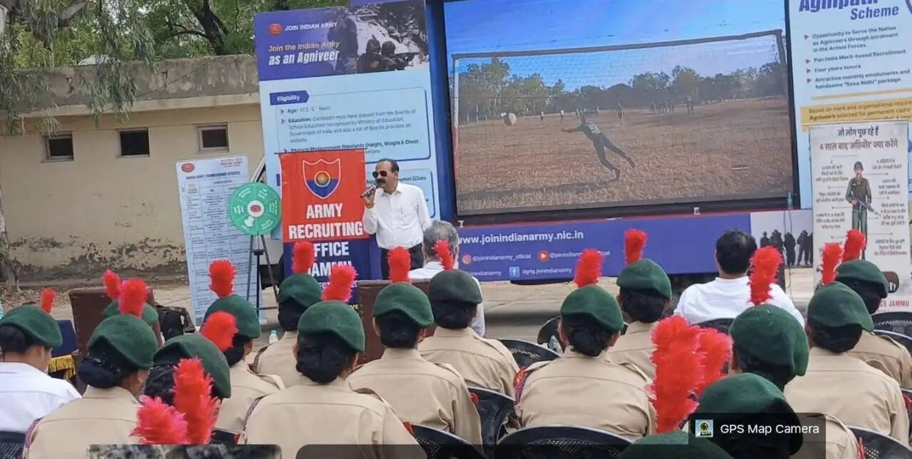 सेना भर्ती कारवां पहुंचा जीडीसी कठुआ, युवाओं को सेना में करियर के लिए किया प्रेरित