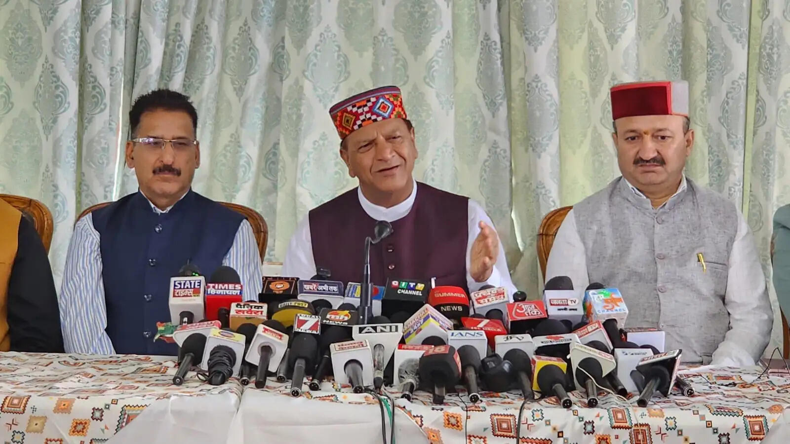 पेपर लीक मामलों की फास्ट ट्रैक कोर्ट में होगी सुनवाई, कांग्रेस तोड़ रही लोकतांत्रिक मर्यादा : बिंदल