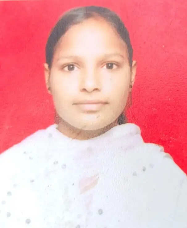 मोबाइल विवाद के बाद इंटर की छात्रा ने लगाई फांसी, बंद कमरे में झूलता मिला शव