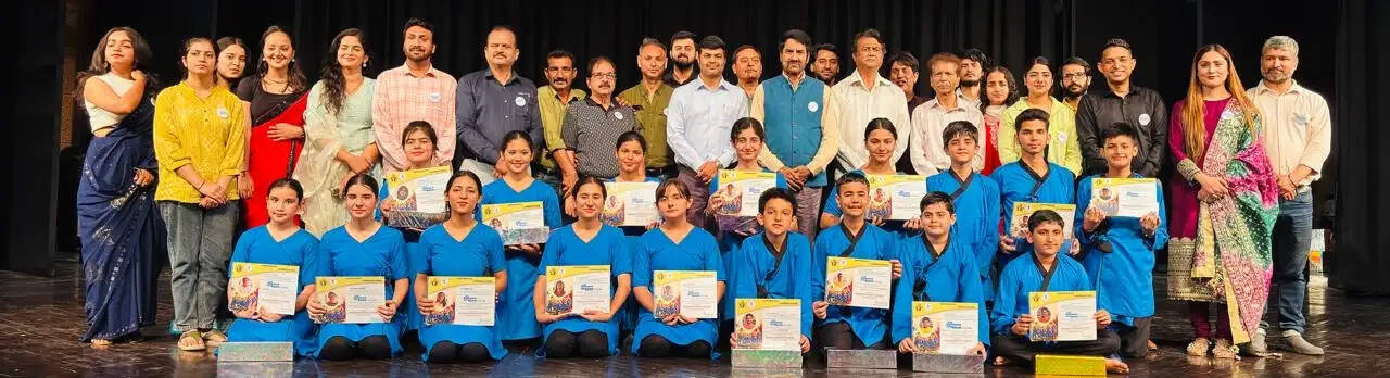 नटरंग ने मनाया 44वां स्थापना दिवस, रंगकर्मियों को किया सम्मानित