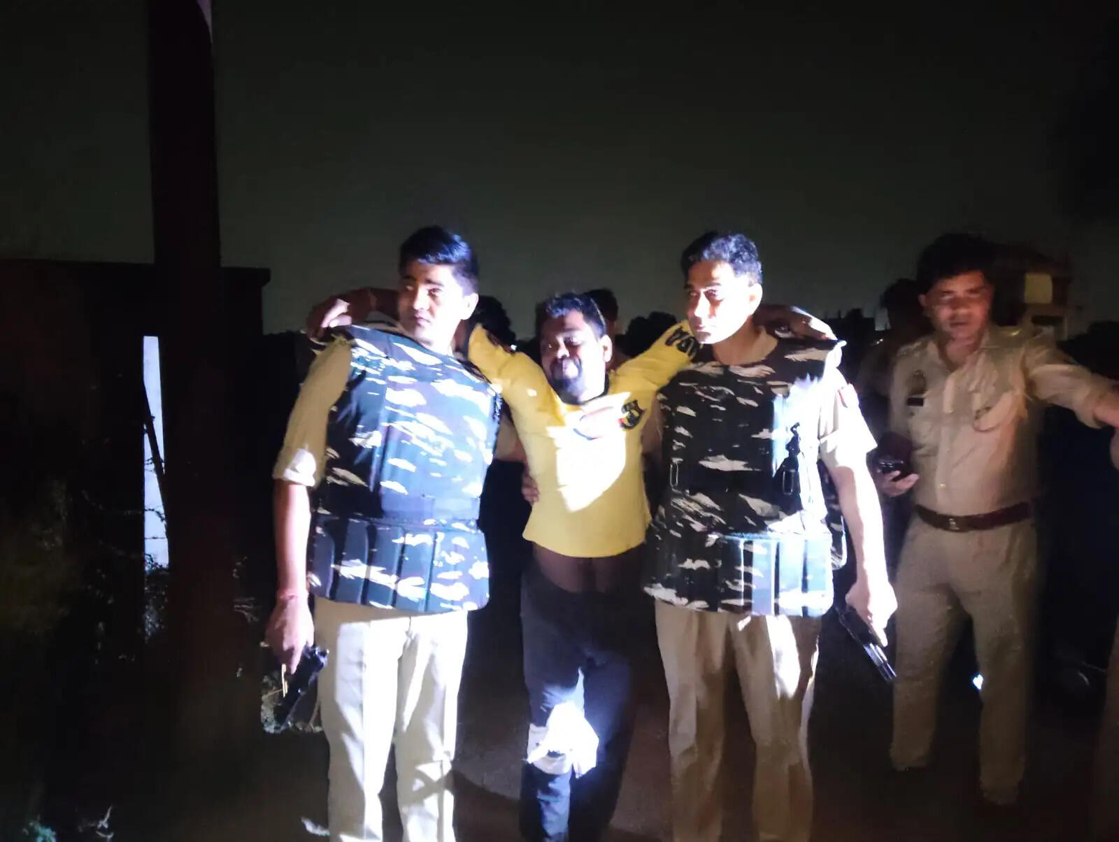 चेन लूट के आरोपित से पुलिस की मुठभेड़,घायल, साथी फरार