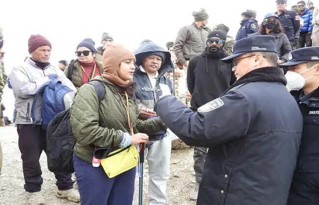 कैलाश मानसरोवर यात्रा का पहला दल लिपुलेख दर्रा पार, दूसरा दल गूंजी पहुंचा