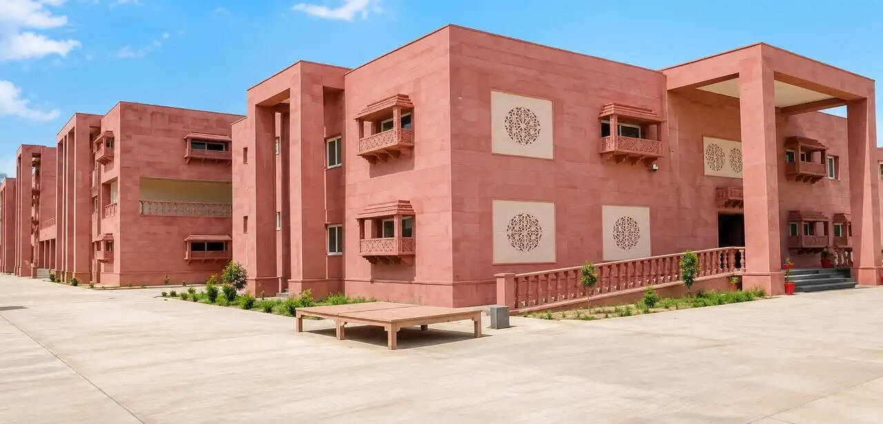 उप्र की सांस्कृतिक पहचान को नई ऊंचाइयों तक पहुंचा रही हैं विकास परियोजनाएं : जयवीर सिंह