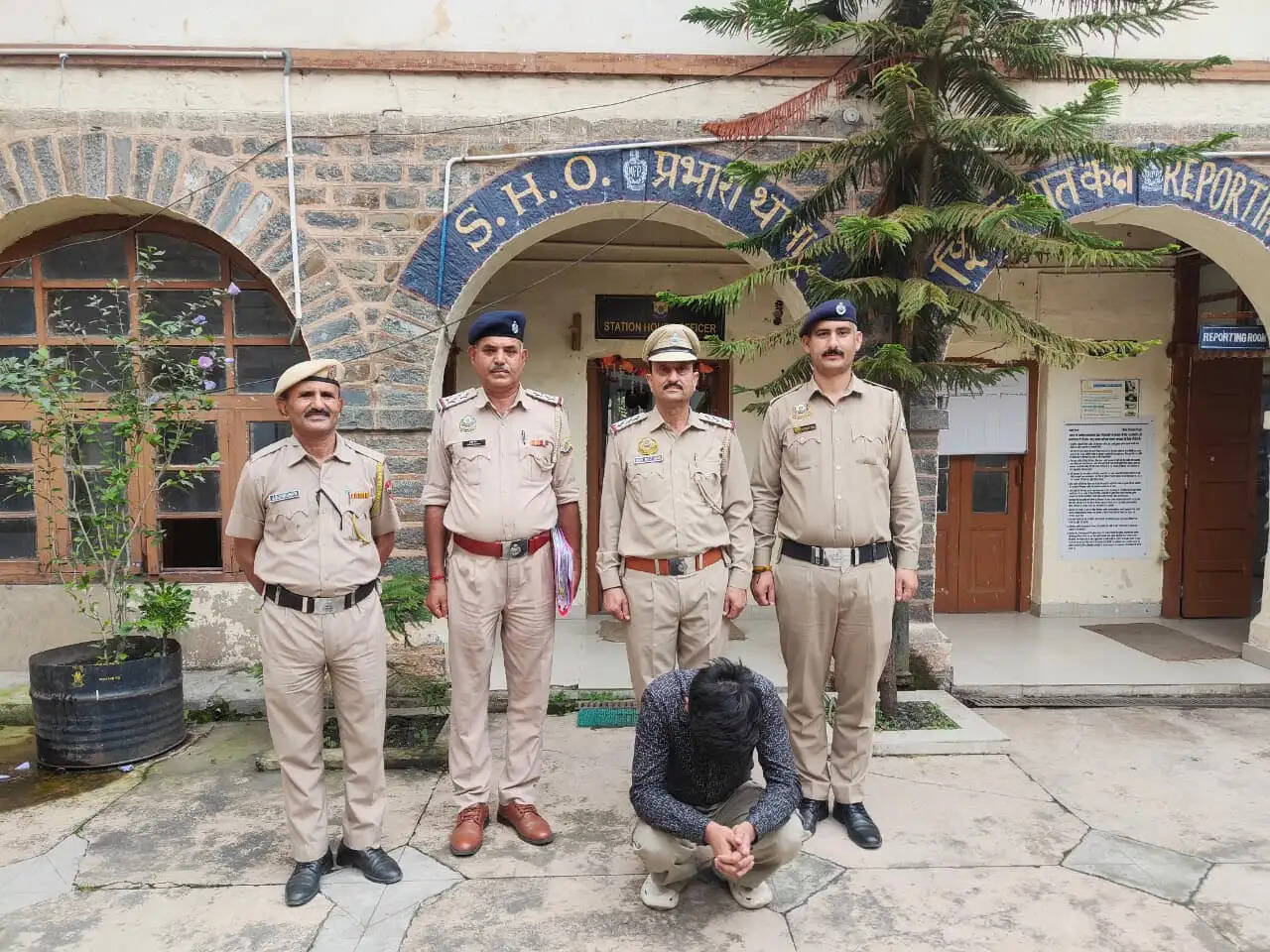 शिमला में बैंक खाते से 16 लाख निकालने का आरोपी दिल्ली से गिरफ्तार