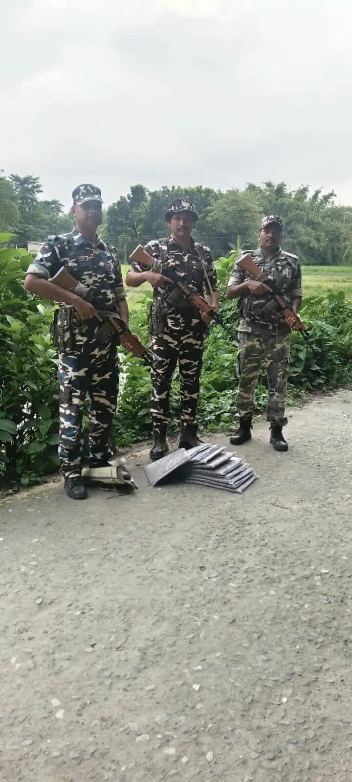 एसएसबी ने पथरदेवा में कार्रवाई करते हुए 9.5 किलो गांजा किया बरामद