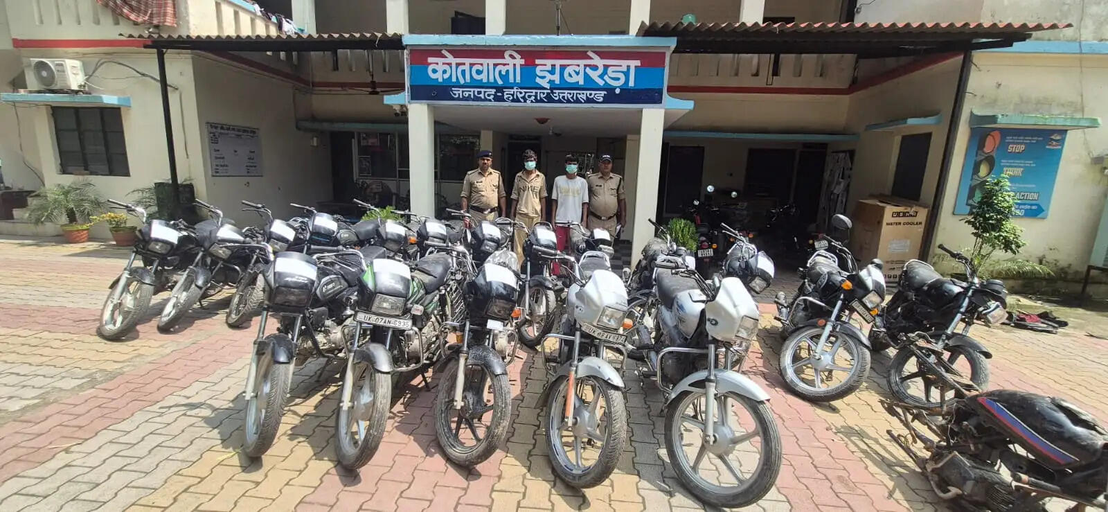 पुलिस का वाहन चोरों पर बड़ा प्रहार, दो आरोपित गिरफ्तार