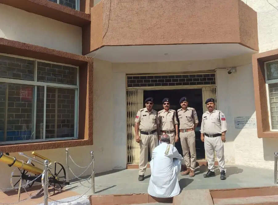 राजगढ़ः नातरा झगड़ा प्रथा में फरार आरोपित गिरफ्तार, आगजनी कर मांगे थे 25 लाख