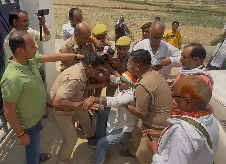 जौनपुर में कांग्रेस नेताओं को पुलिस ने किया हाउस अरेस्ट