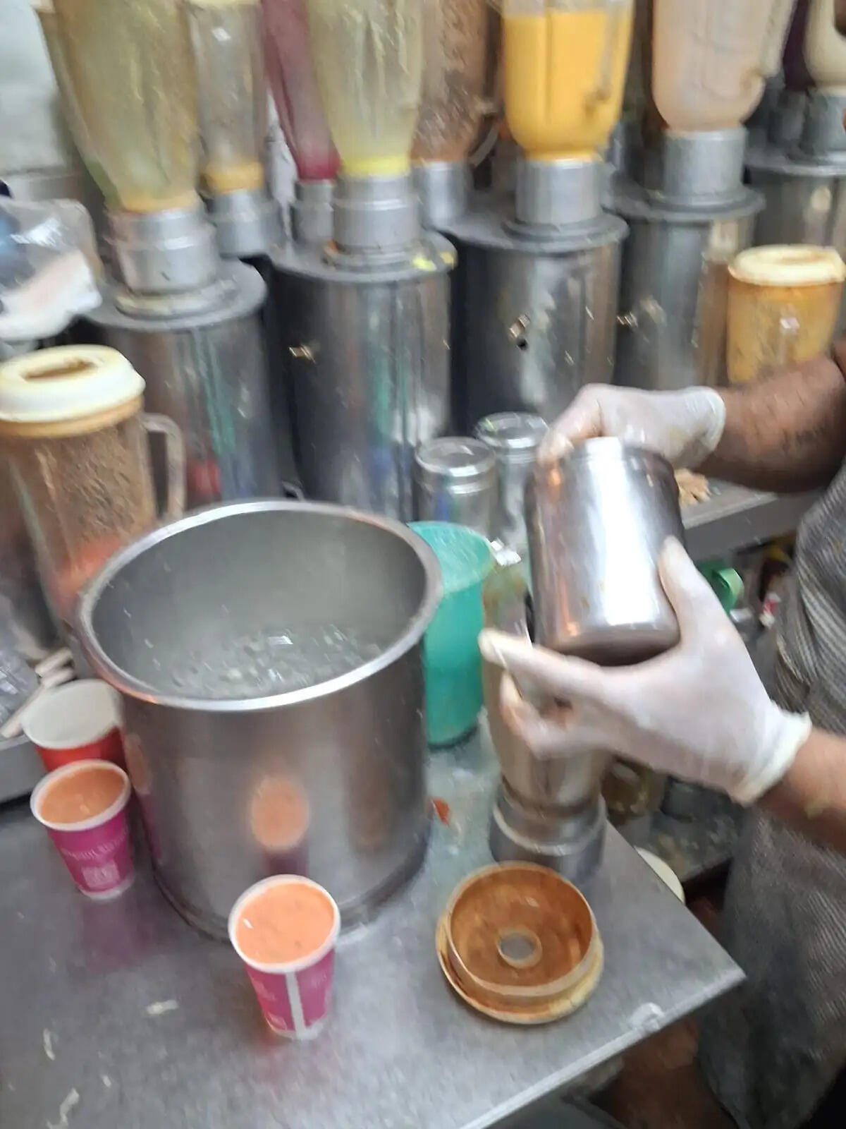 श्याम जूस सेंटर पर खाद्य सुरक्षा विभाग की कार्रवाई: तीन नमूने लेकर 50 किलो पल्प कराया नष्ट