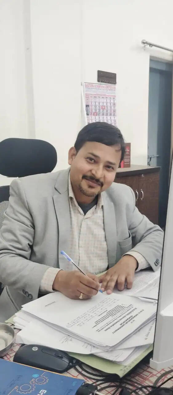 डीडीयू गोरखपुर विश्वविद्यालय के भौतिकी विभाग के डॉ. निखिल कुमार विश्व के शीर्ष 05 प्रतिशत स्वतंत्र शोधकर्ताओं में शामिल