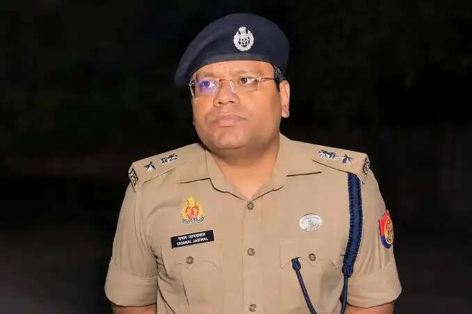 बुजुर्ग महिला से टप्पैबाजी की घटना में लापरवाही बरतने पर दो चौकी प्रभारी और एक हेड कांस्टेबल निलंबित