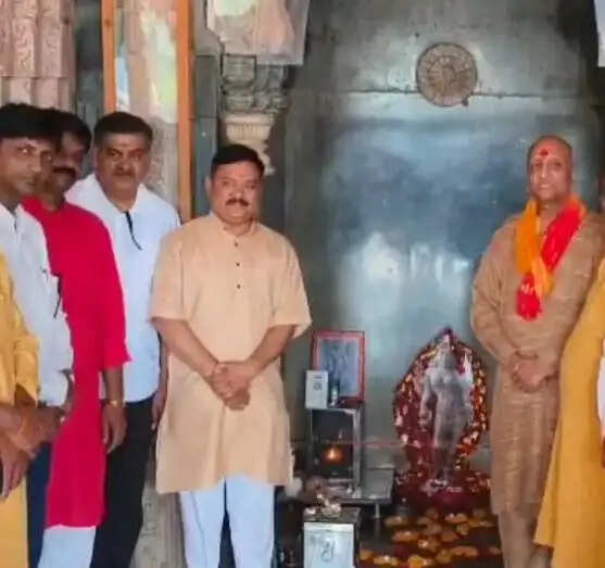 धारः विहिप नेता सावला भोजशाला पहुंचे, कहा- पत्थरों के चिन्ह मंदिर होने का प्रमाण