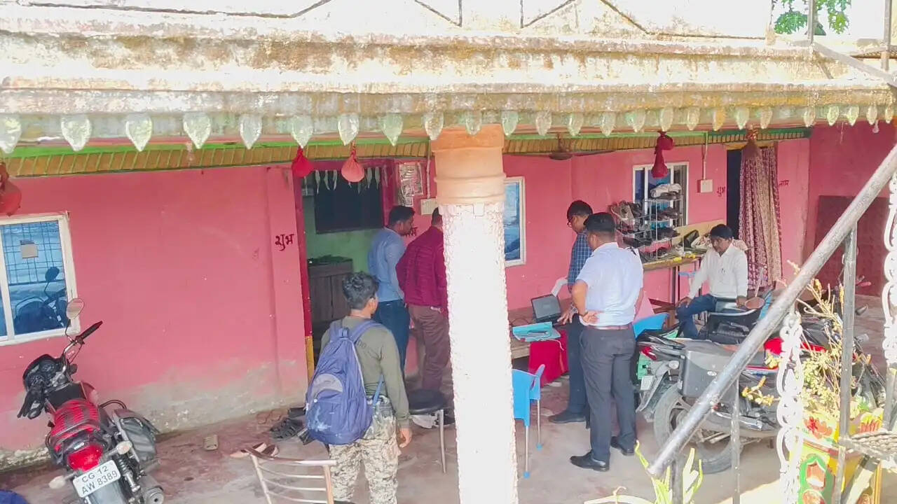 छत्तीसगढ़ के सुकमा में तेंदूपत्ता प्रबंधकों के ठिकानों पर एसीबी और ईओडब्ल्यू का छापा