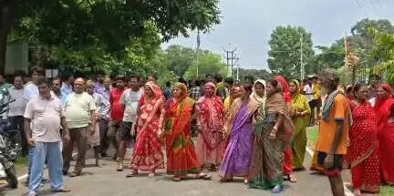 डीवीसी के अतिक्रमण हटाओ अभियान के दौरान लेफ्ट बैंक क्षेत्र में हंगामा