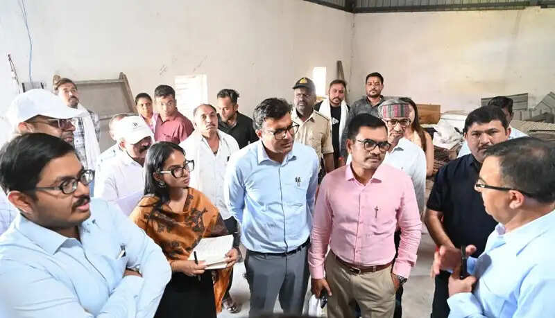 इंदौरः अपर मुख्य सचिव अनुपम राजन ने लिया पेयजल और गेंहू उपार्जन व्यवस्थाओं का जायजा