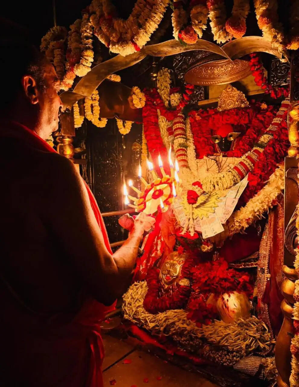 चंद्रघंटा स्वरूप के दर्शन को उमड़ा जनसैलाब, विंध्य धाम में आस्था का सागर