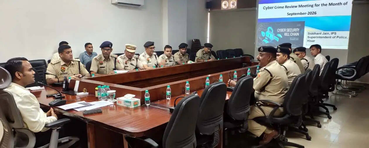 हिसार : साइबर अपराधियों के खिलाफ कार्रवाई तेज करें, हर शिकायत पर तत्काल एक्शन लें : सिद्धांत जैन