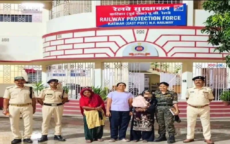 पूसीरे की 22 प्रमुख स्टेशनों पर 'मेरी सहेली' टीम तैनात, 45 ट्रेनों में दैनिक एस्कॉर्ट की सुविधा