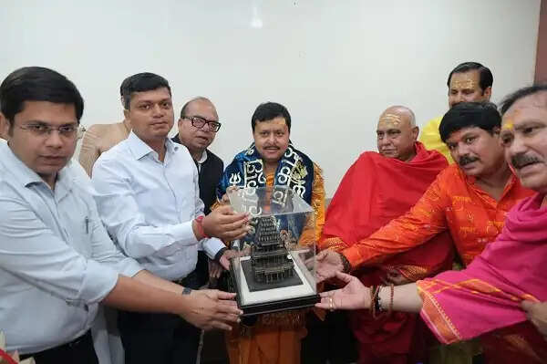 भस्म आरती में लीन दिखे नितिन नवीन, महाकाल से मांगा देशवासियों की सुख-समृद्धि का आशीर्वाद