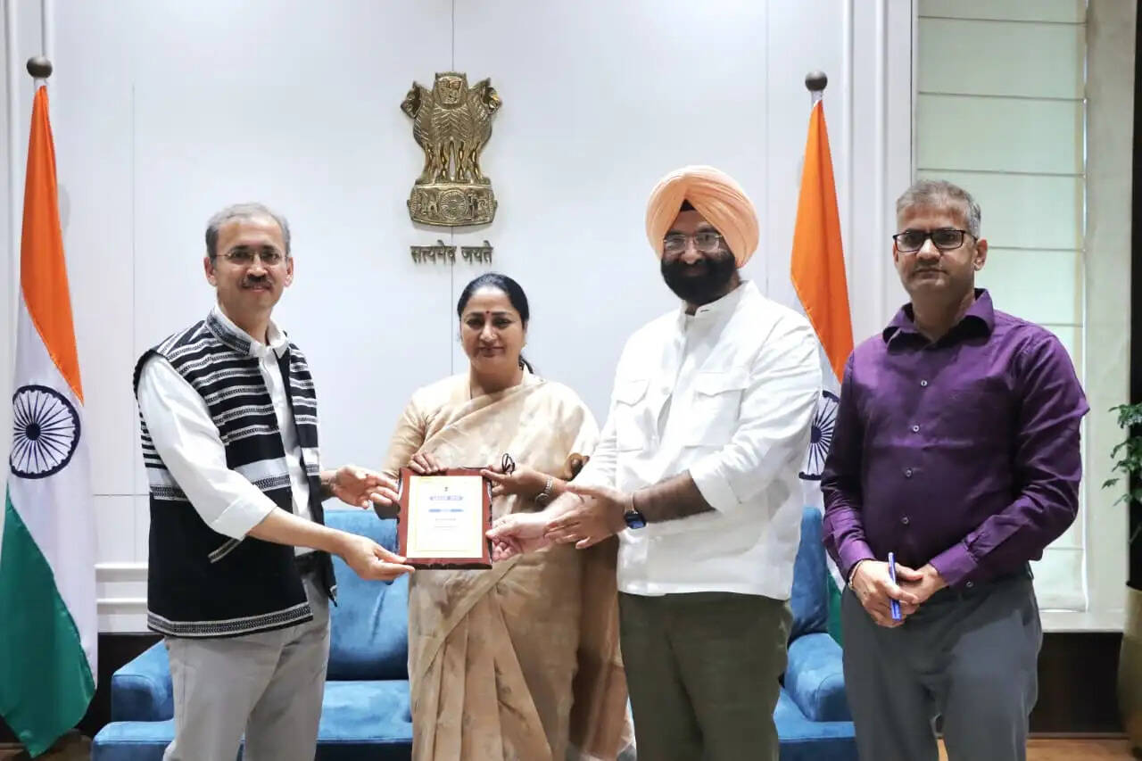 सरकार के प्रयासों से लॉजिस्टिक्स सुगमता में दिल्ली ने हासिल किया सर्वोच्च स्थान : रेखा गुप्ता