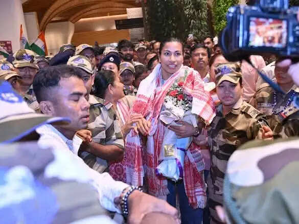 गृहभूमि पहुंचकर भावुक हुईं ‘गोल्डन गर्ल’ लवलीना बरगोहाईं, मुख्यमंत्री की जमकर प्रशंसा