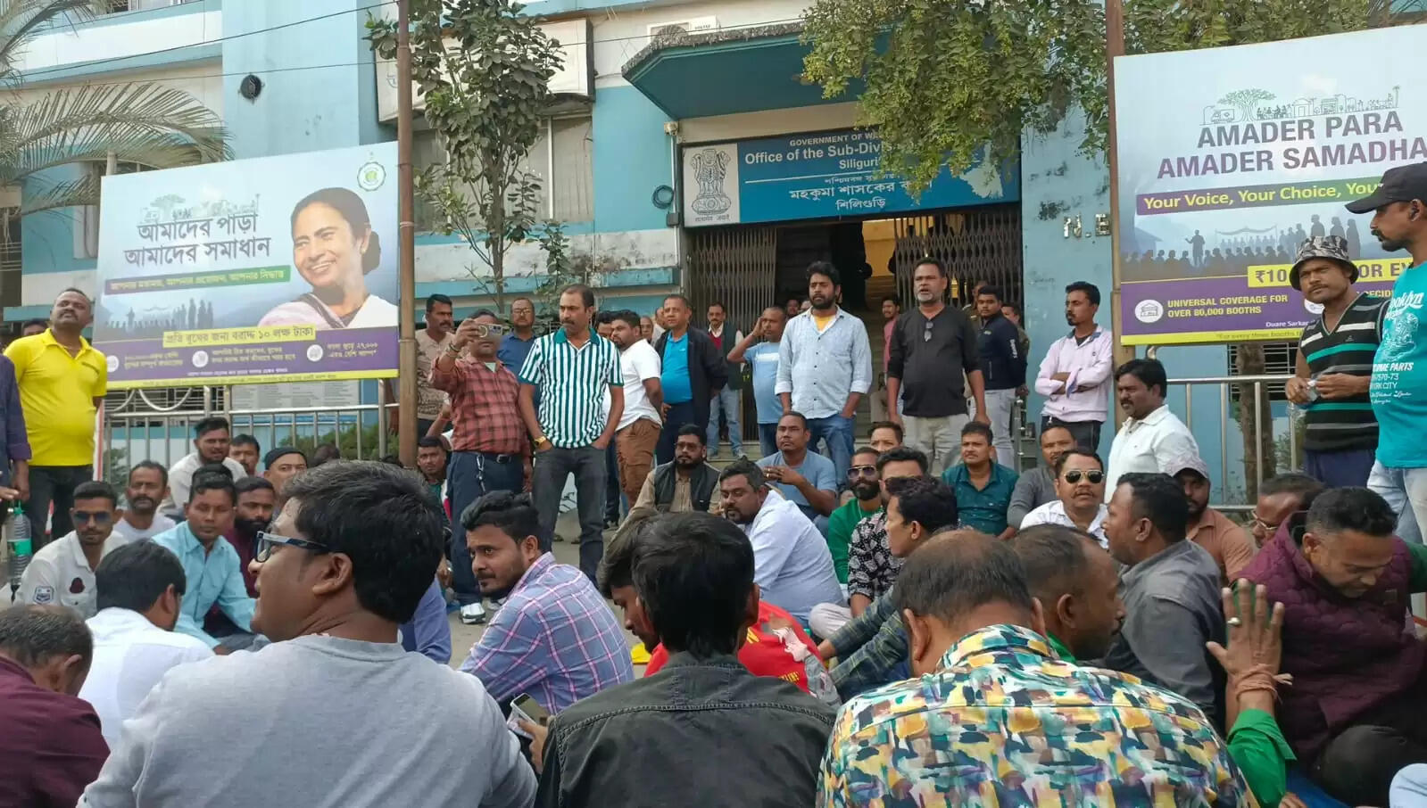 दार्जिलिंग में समतल के टैक्सी चालकों से दादागिरी, सिलीगुड़ी में प्रदर्शन