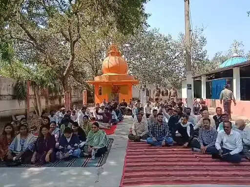 अनूपपुर: पटवारियों की हड़ताल का 14वां दिन: 9 और पटवारी निलंबित, अब तक 18 निलंबित