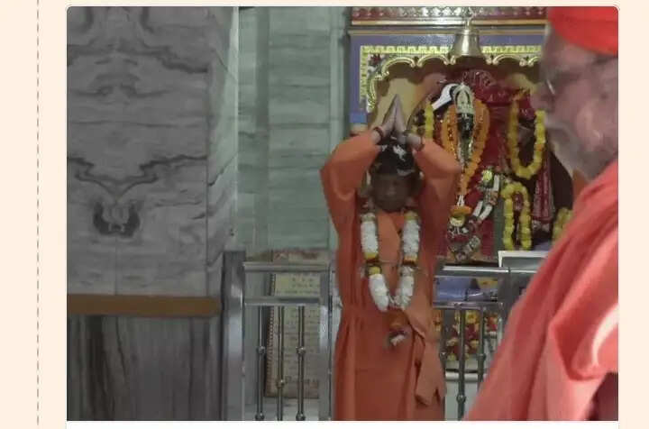 विजयादशमी पर गोरक्षपीठाधीश्वर ने किया महायोगी गोरखनाथ का विशिष्ट पूजन, लोक कल्याण की प्रार्थना की