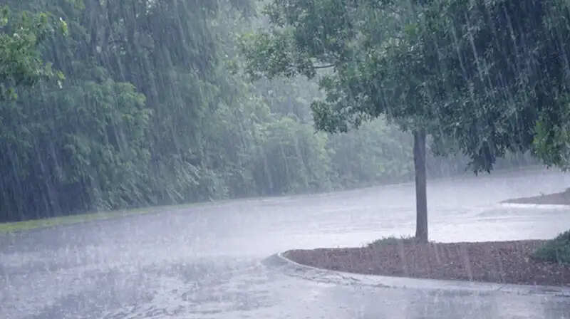 उप्र में मौसम का बदला मिजाज, लखनऊ में देर शाम हुई तेज बारिश, 12 जिलों में बारिश-आंधी का ऑरेंज अलर्ट