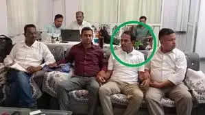 खरगोन में बीईओ दो हजार रुपये की रिश्वत लेते रंगे हाथ गिरफ्तार