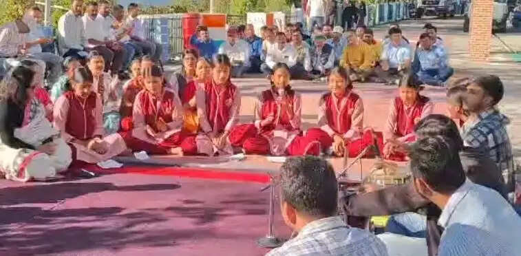 गांधी-शास्त्री जयंती पर कलेक्ट्रेट में श्रद्धांजलि, गांवों में चला डिजिटल सेवा अभियान