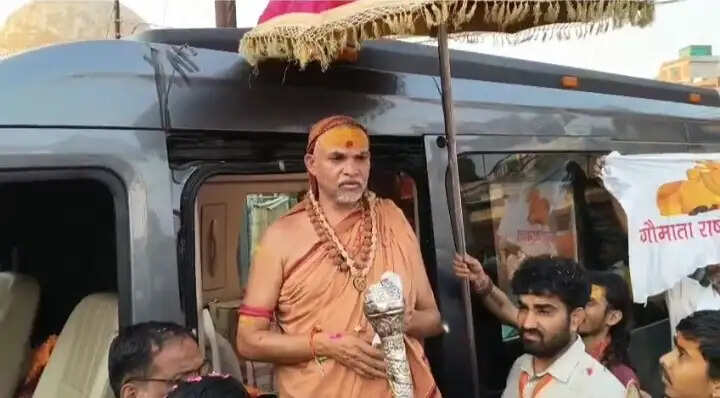 गविष्ठ यात्रा अध्यात्म है, राजनीति नहीं: अविमुक्तेश्वरानंद