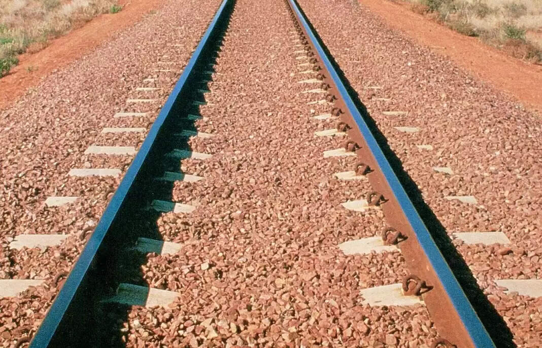 जबलपुरः चलती ट्रेन से गिरकर यात्री हुआ गम्भीर घायल, हालात नाजुक