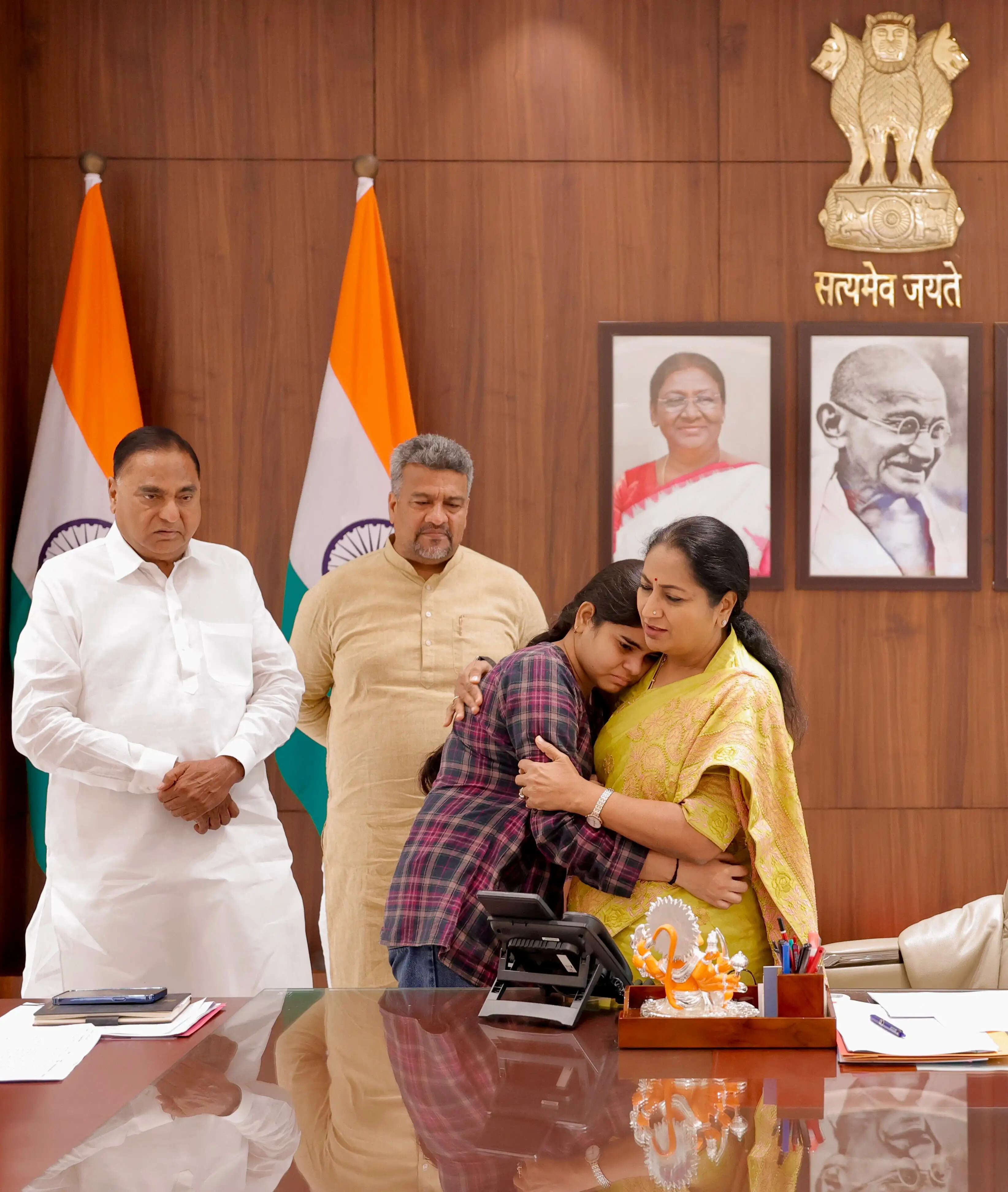मुख्यमंत्री रेखा गुप्ता ने विभिन्न हादसों में जान गंवाने वाले पीड़ित परिवारों को दी आर्थिक सहायता