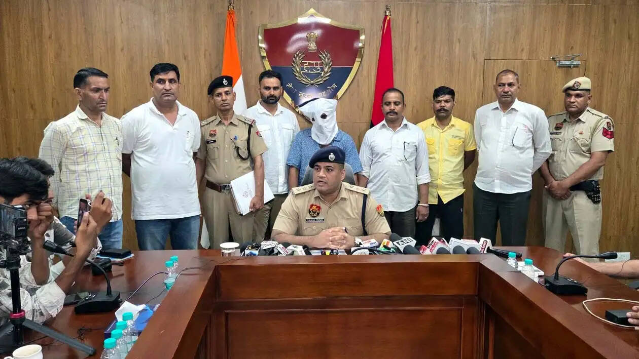 हिसार : हुलिया बदल चार माह से पुलिस को चकमा दे रहा था पत्नी का हत्याराेपी, काबू