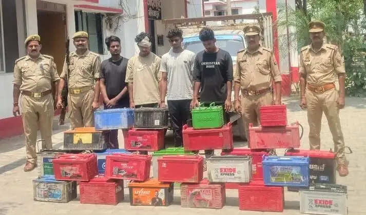 बैटरी चोर गैंग का भंडाफोड़, कबाड़ी समेत चार गिरफ्तार