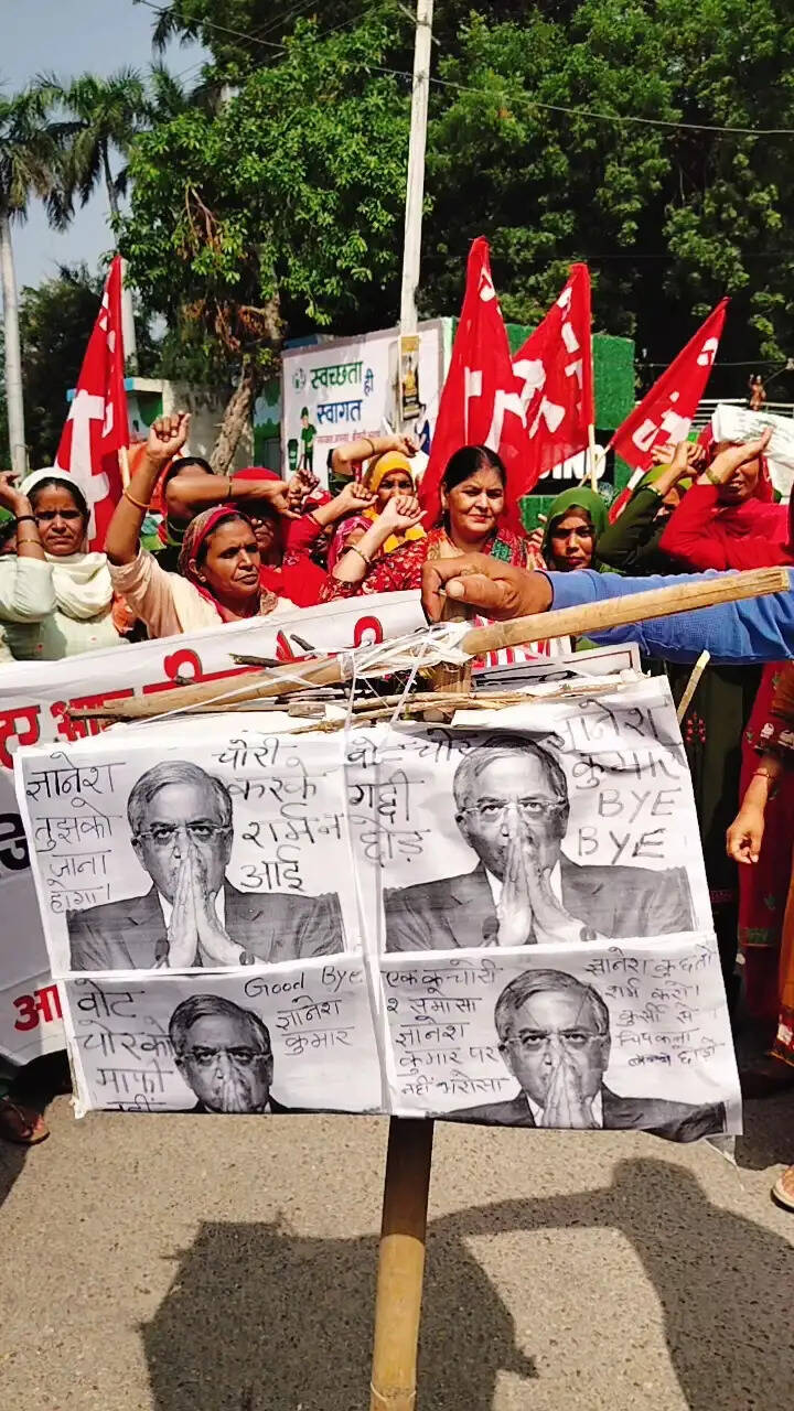 जींद : वोटों में कथित हेराफेरी और मतदाता अधिकारों पर हमले के विरोध में किया प्रदर्शन