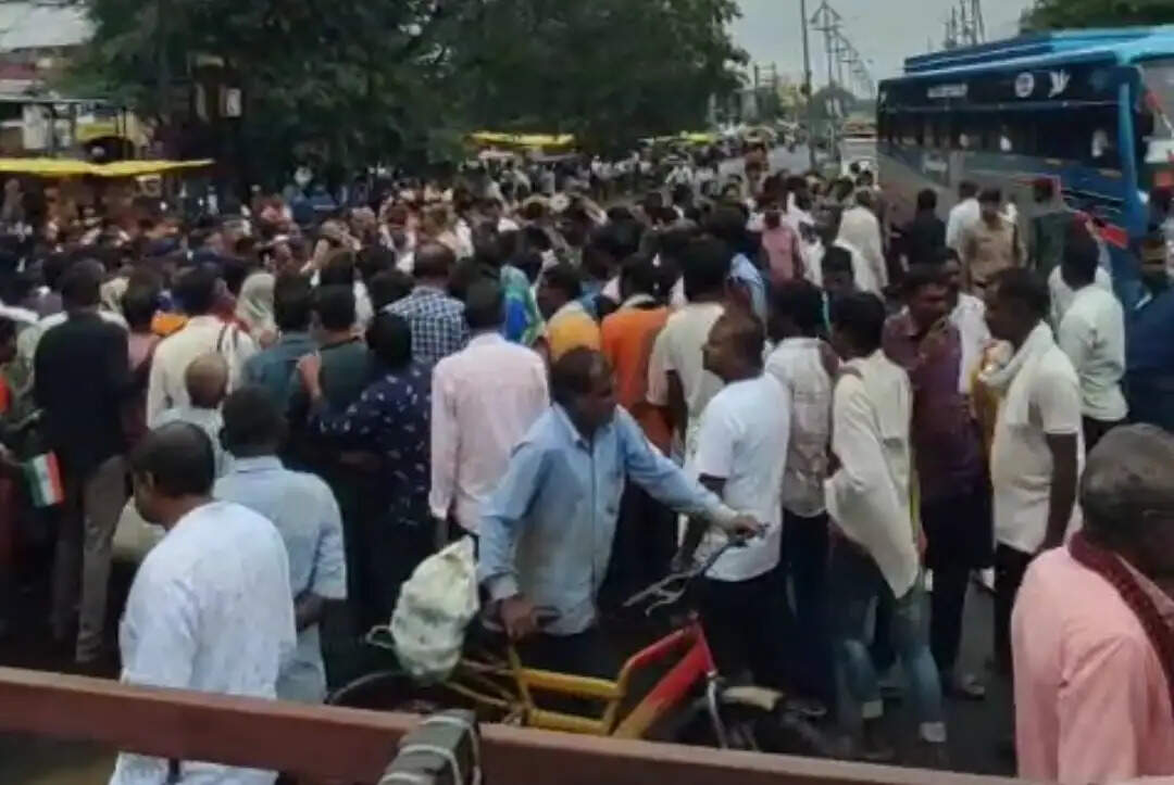 हंसी-मजाक में छींटाकशी को लेकर विवाद, चाकू से हमला कर युवती की हत्या; आरोपी गिरफ्तार