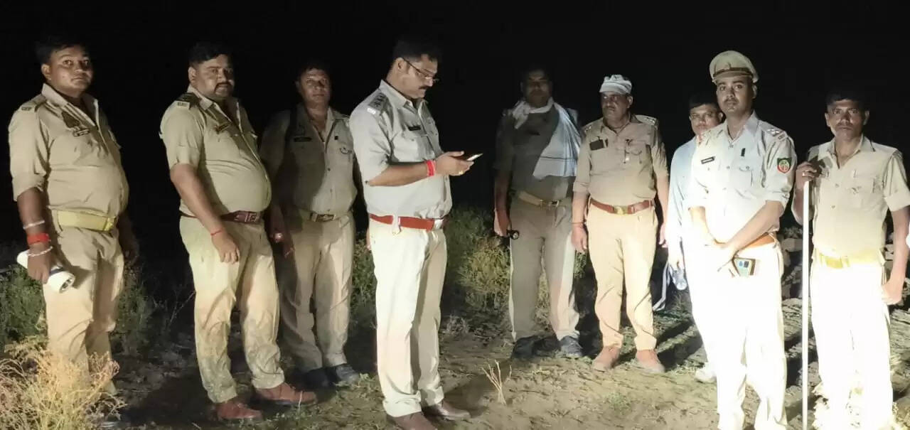 कछुआ सैंक्चुअरी बनी माफियाओं की चारागाह, रात में भाग निकले बालू लदे नाविक