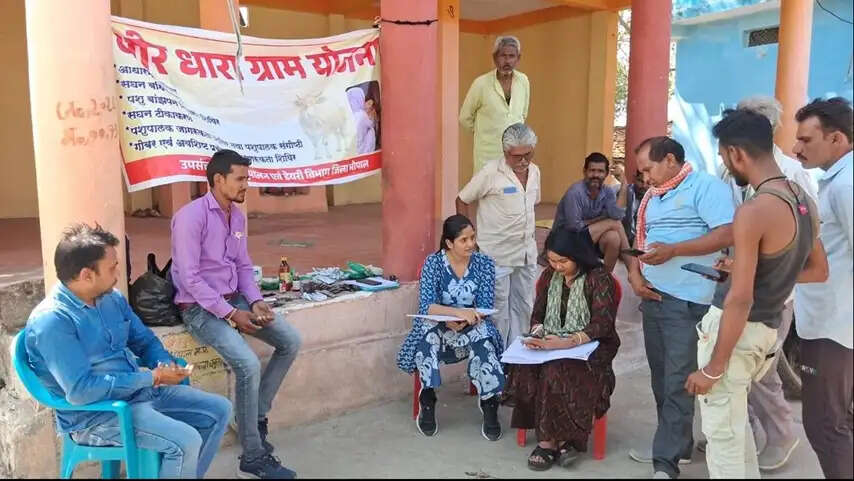 क्षीर धारा ग्राम योजना: ग्रामीण क्षेत्रों में पशुपालकों को कराया जा रहा वैज्ञानिक पद्धतियां से अवगत
