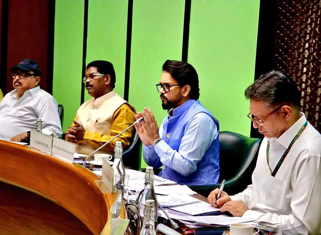अनुराग सिंह ठाकुर ने की संसदीय स्थायी समिति की बैठक की अध्यक्षता