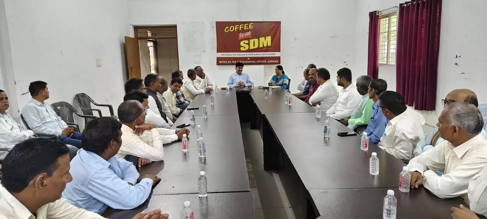 कॉफी विद एसडीएम में पीएसीएस समितियों के साथ संवाद, पारदर्शिता पर दिया जोर