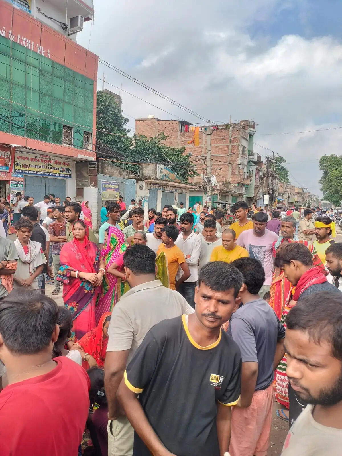 छपरा में वाहन की चपेट में आने से बुजुर्ग की मौत, आक्रोशित लोगों ने किया सड़क जाम