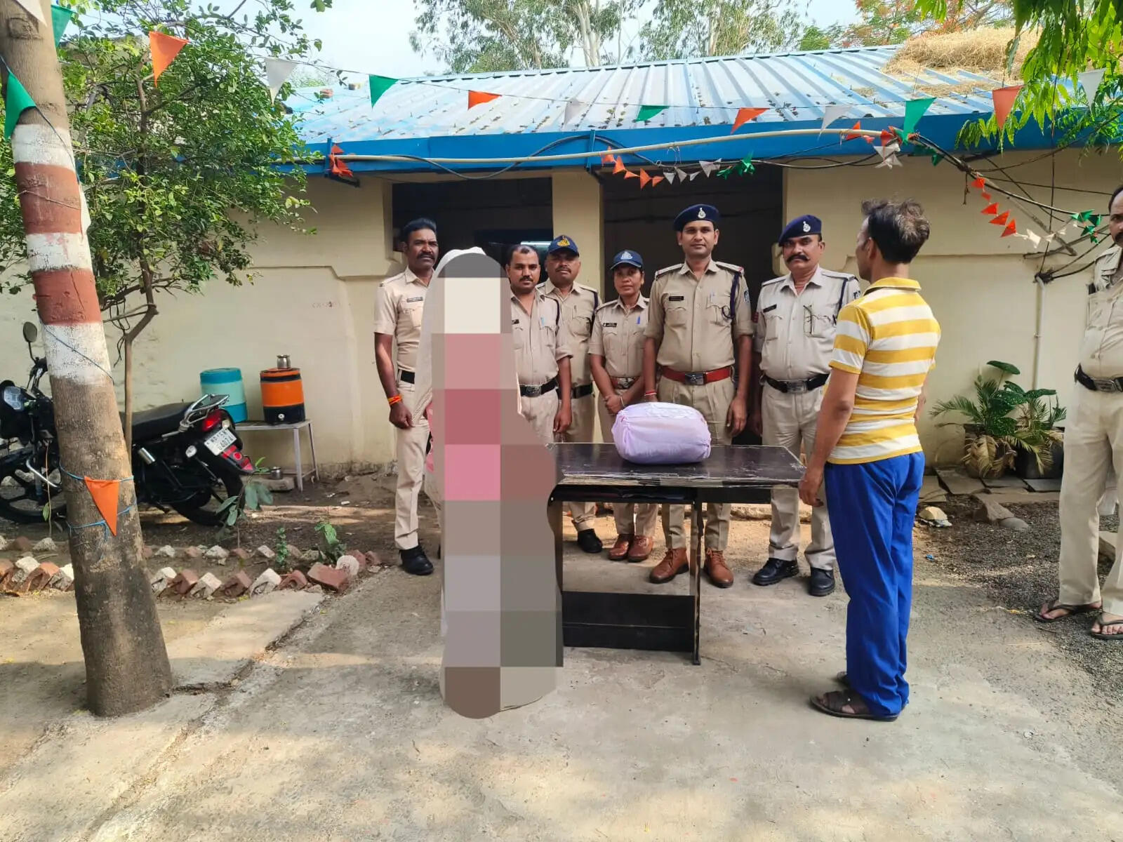 सागरः पुलिस की बड़ी कार्यवाही: राहतगढ़ में गांजा तस्करी का भंडाफोड़, महिला समेत दो गिरफ्तार