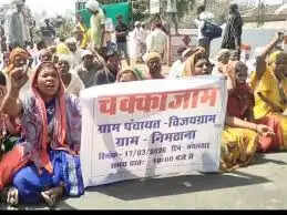 बैतूल-अमरावती हाईवे पर चक्काजाम, पानी और सड़क की मांग को लेकर ग्रामीणों का उग्र प्रदर्शन