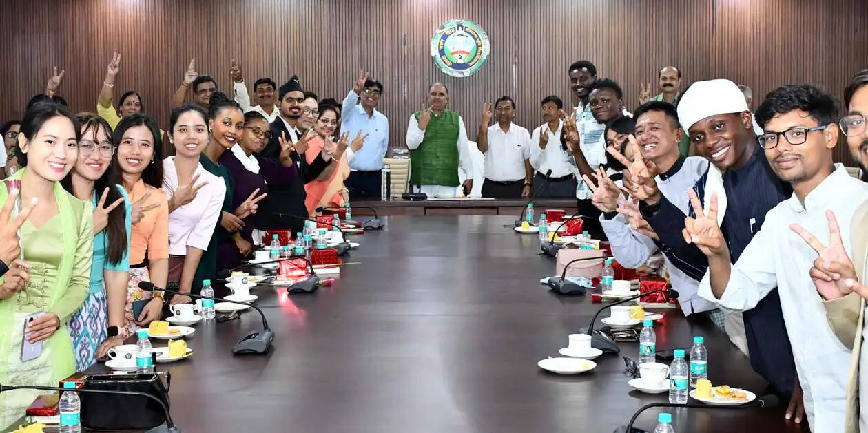 हिसार : अंतरराष्ट्रीय विद्यार्थी विश्वविद्यालय के ग्लोबल एंबेसडर : प्रो. बीआर कम्बोज