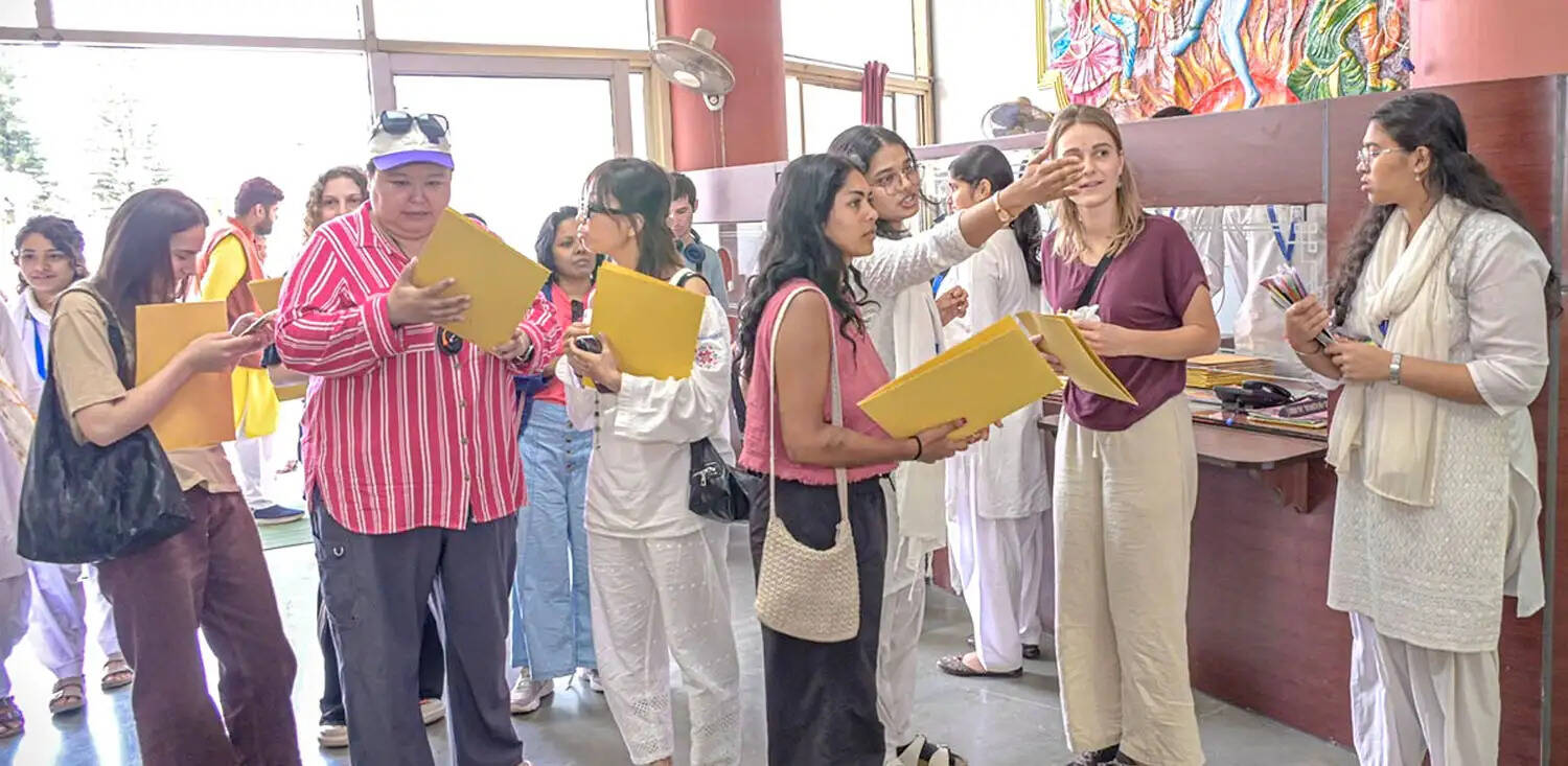 विश्व के युवाओं को आकर्षित कर रहा देवसंस्कृति विश्वविद्यालय