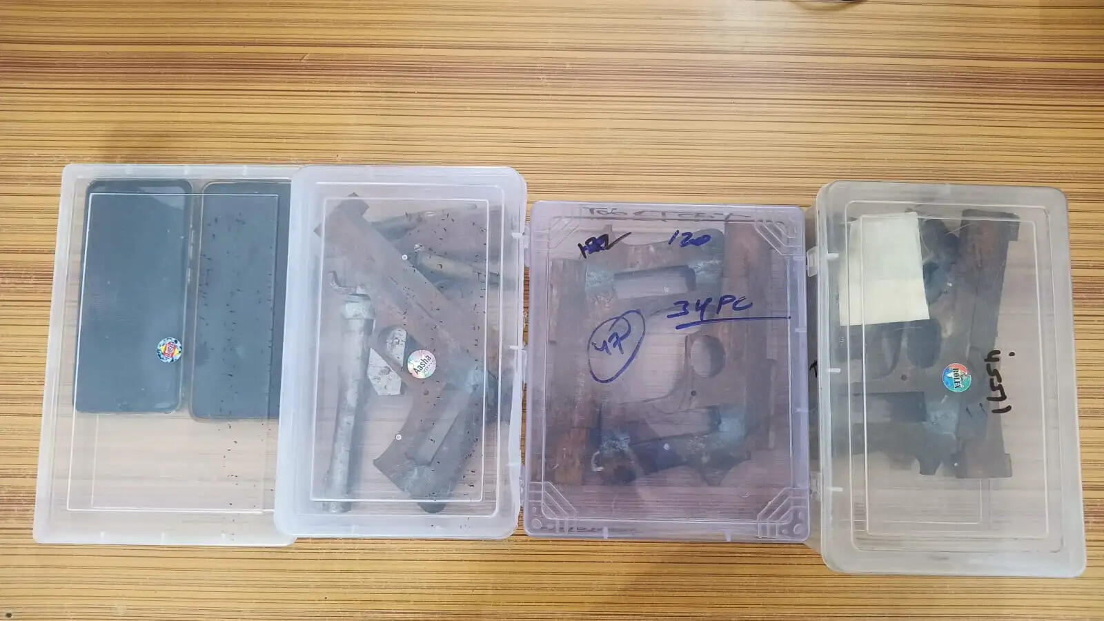 हथियार तस्करों पर शिकंजा, भारी मात्रा में अवैध हथियार व नकदी बरामद