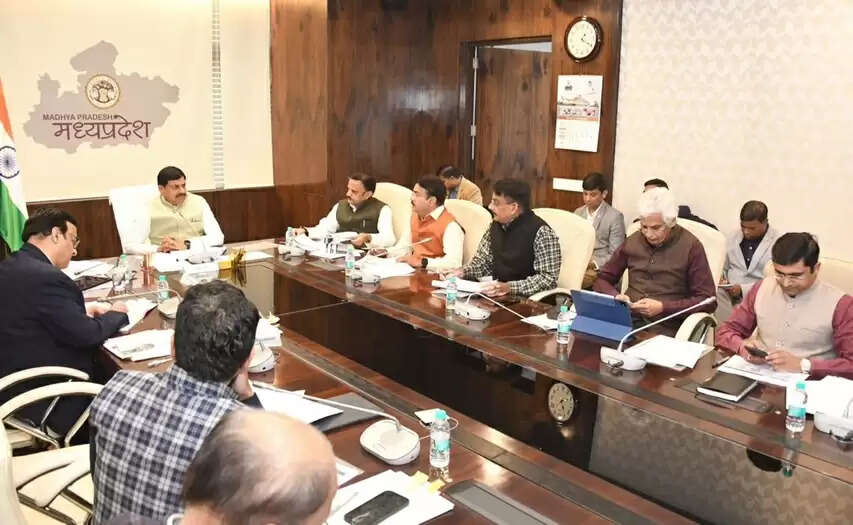 अधिकाधिक अस्पतालों और डॉक्टर्स को जोड़ें आयुष्मान योजना से : मुख्यमंत्री डॉ. यादव